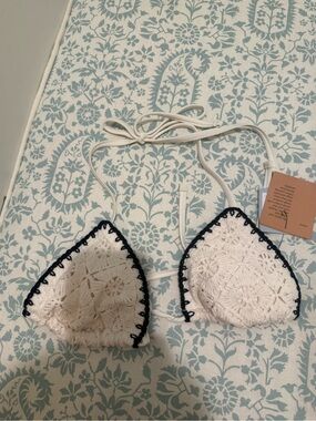 Shade & Shore Light Blue & White Floral Bikini Top new with tags size S
